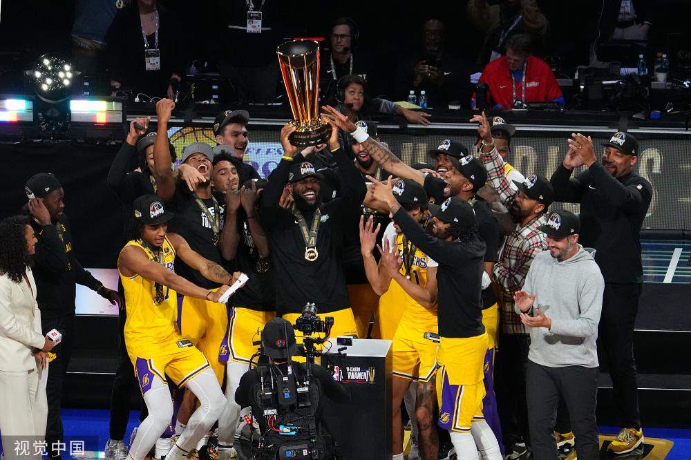 她们之间的 她们之间的