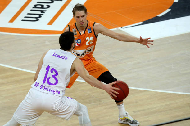 赛场上专注 赛场上专注